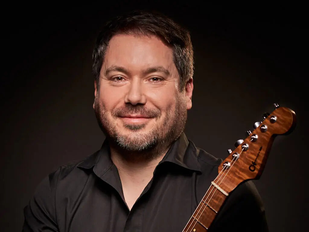 Glenn, Guitar teacher at LMT Music Academy