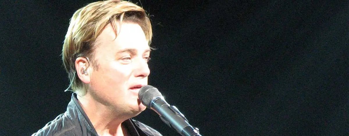 Michael W Smith Singing and Worshiping